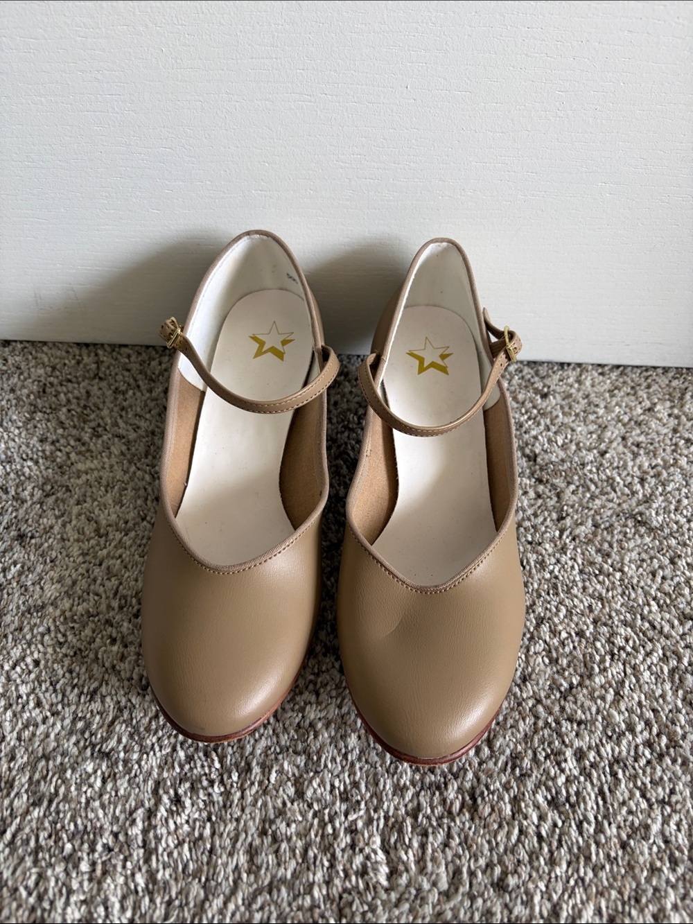 Nude Leo’s character shoes
